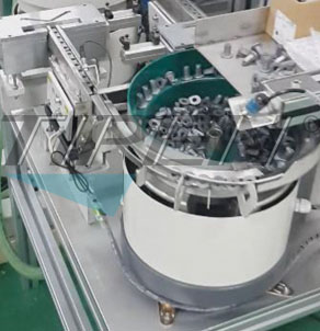 無錫鉚螺母自動排列、吹 釘、接料、送料至（zhì）自動鉚接設備