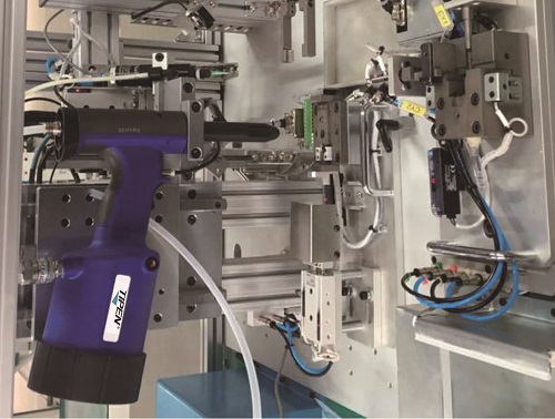 全自動鉚接設備圖片展示